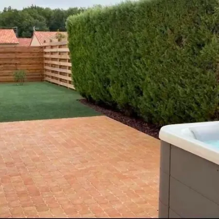 Casa de Férias Maison cosy avec SPA - Logis Flo - à 15 min du Futuroscope Beaumont (Vienne)